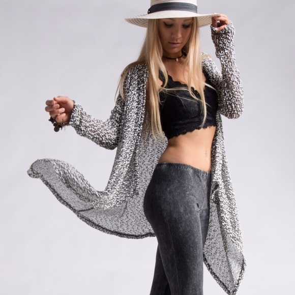 💙 Host Pic Classy & Sassy Black & White Cardigan - Picture 4 of 6