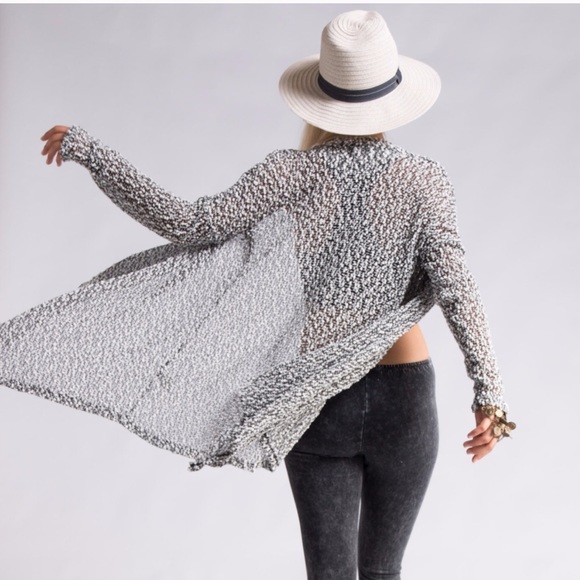 💙 Host Pic Classy & Sassy Black & White Cardigan - Picture 5 of 6