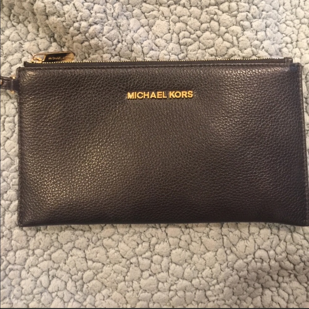 Black michael kors wristlet