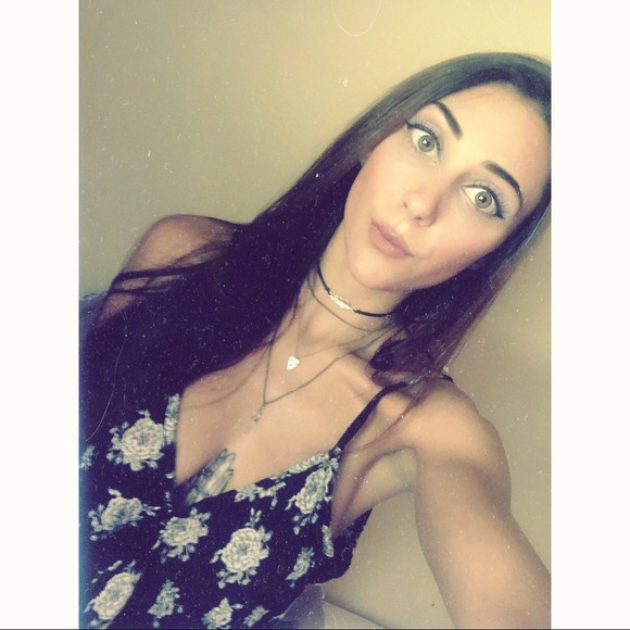 Meet your Posher, Ali - Picture 2 of 4