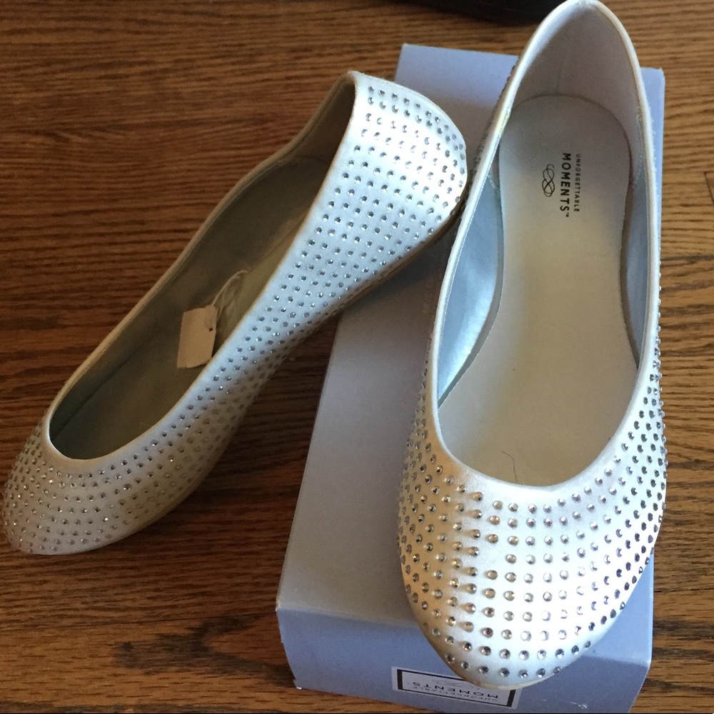 White flats size 7.5 with rhinestones