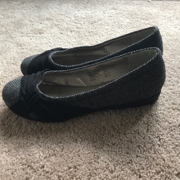 Gray flats - Picture 2 of 5