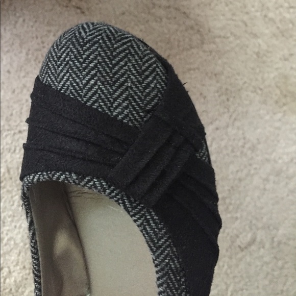 Gray flats - Picture 5 of 5