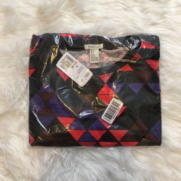 |105| Geo Crop Top - Picture 2 of 4