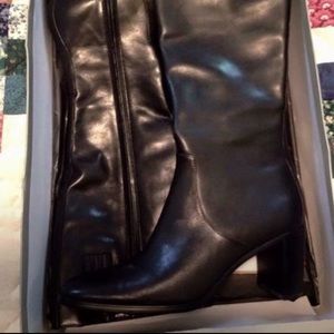 Knee high leather boots size 8 medium