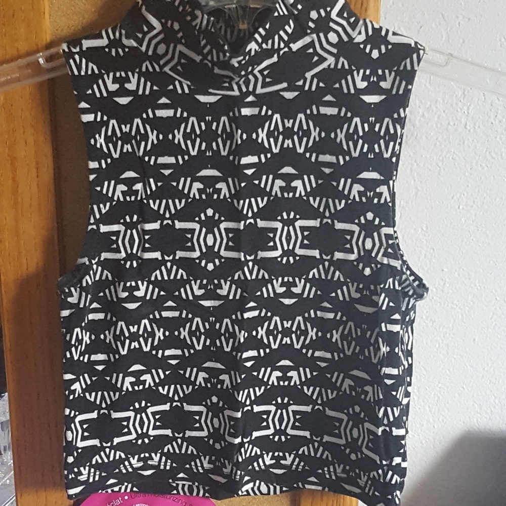 Charlotte Russe Geometric Crop Top