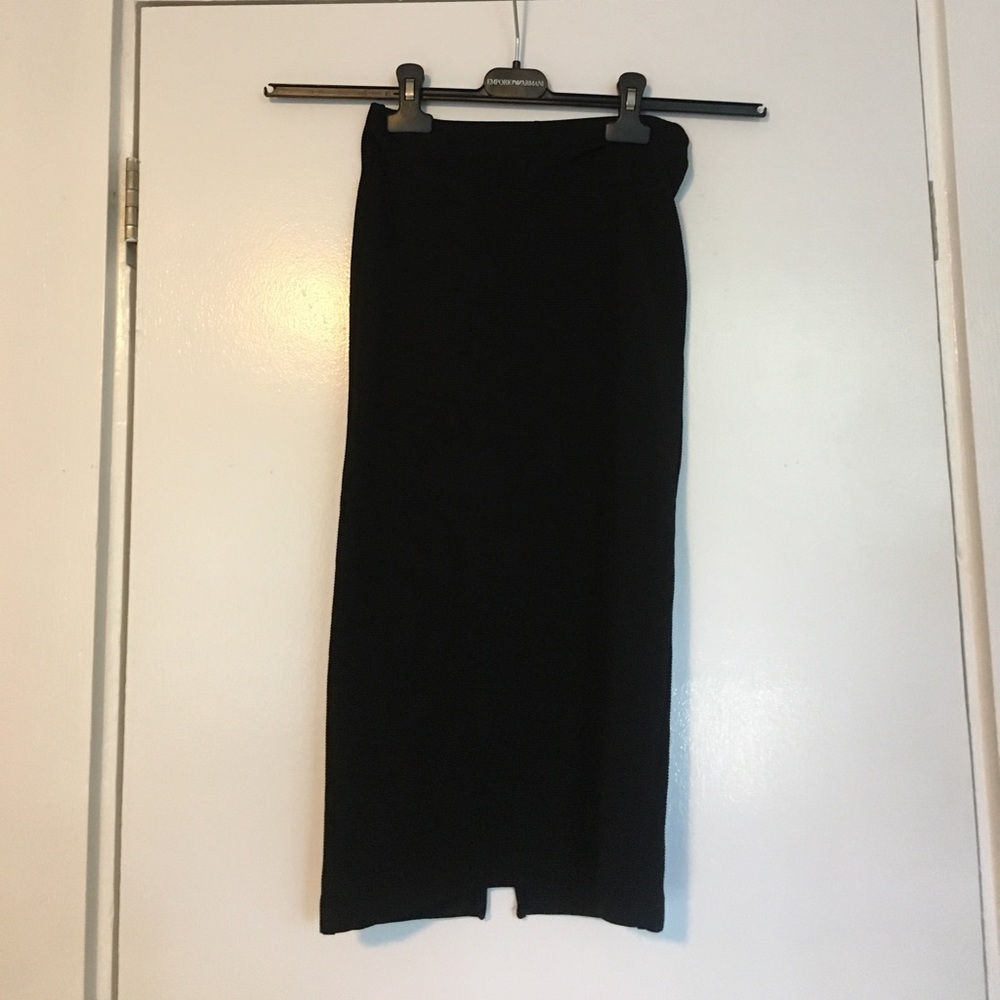 long tight black pencil skirt