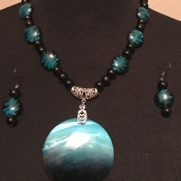 STATEMENT NECKLACE - Reduced!! - Picture 2 of 5