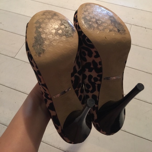 Betsey Johnson cheetah peek toe heels! - Picture 4 of 5