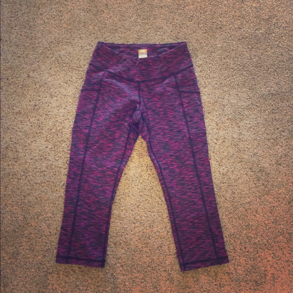 Lucy size small workout short capri