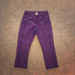 Lucy size small workout short capri