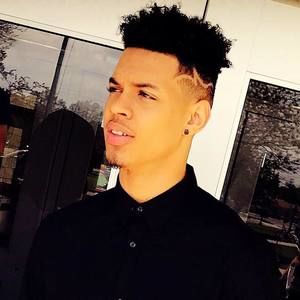 Meet your Posher, Dom