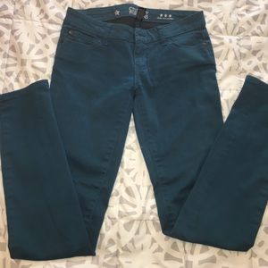 Super cute stretchy skinny jeans. Sz 3
