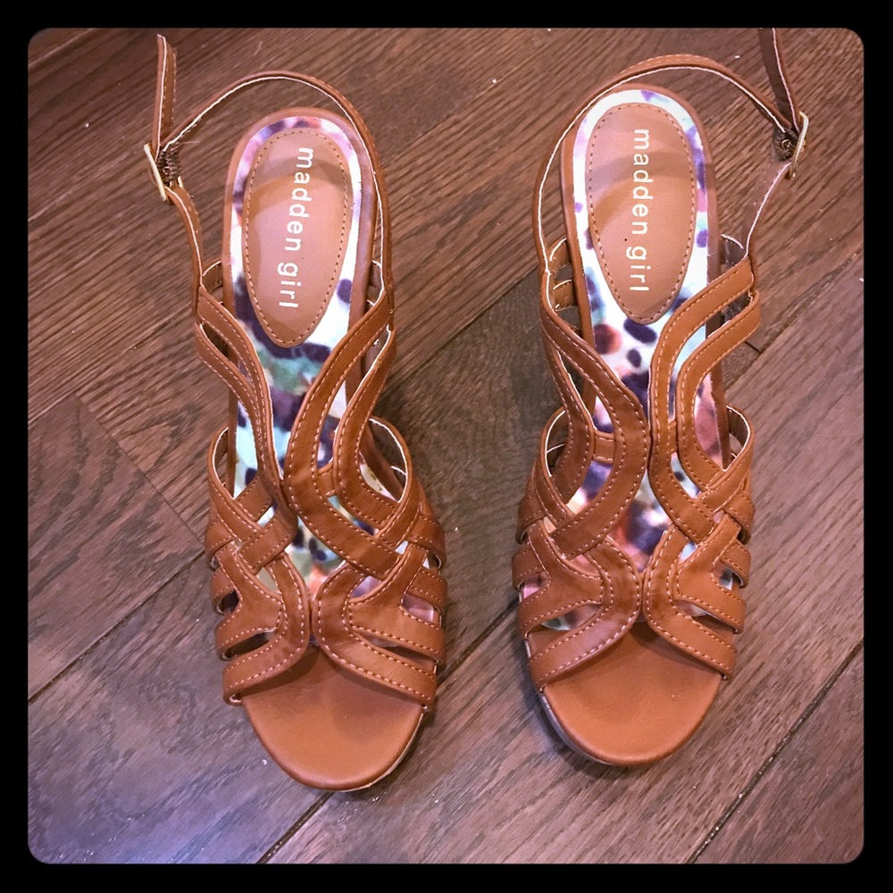 Madden Girl Size 7 Wedge, barely worn!!