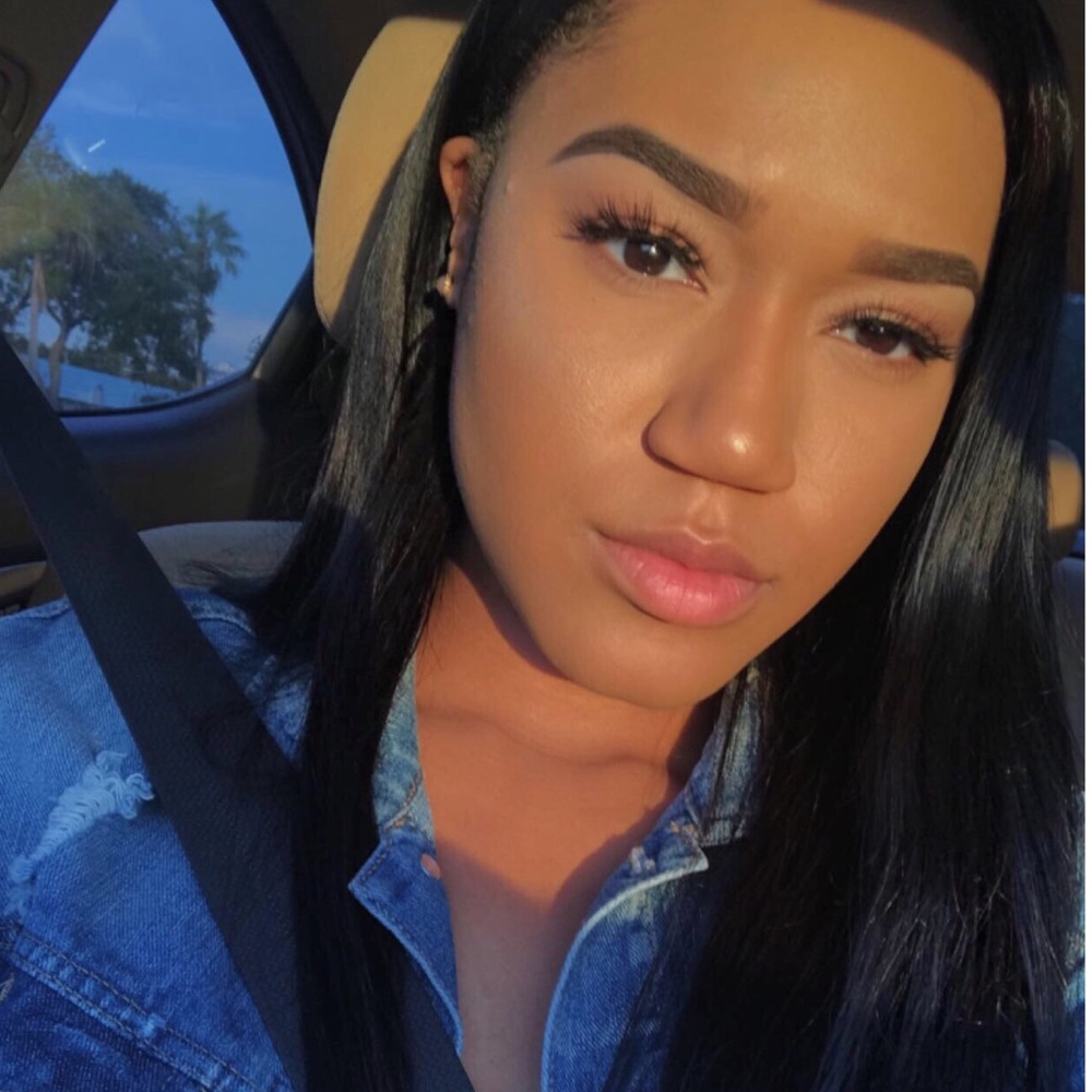 Meet your Posher, Dahlia