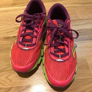 SACONY neon running sneakers