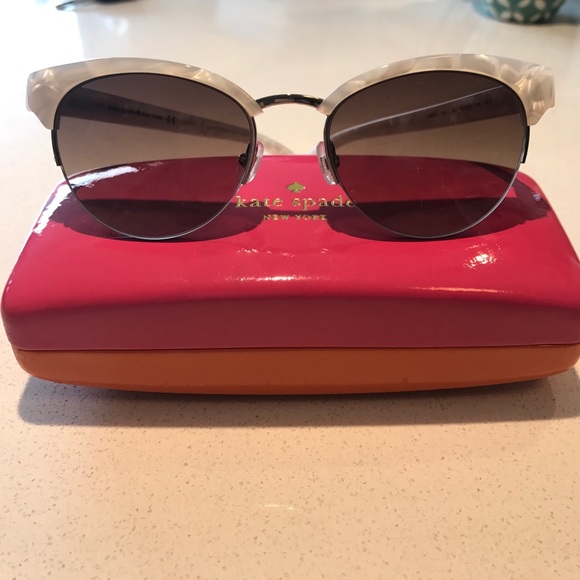 kate spade Accessories - Kate Spade sunglasses-case included!
