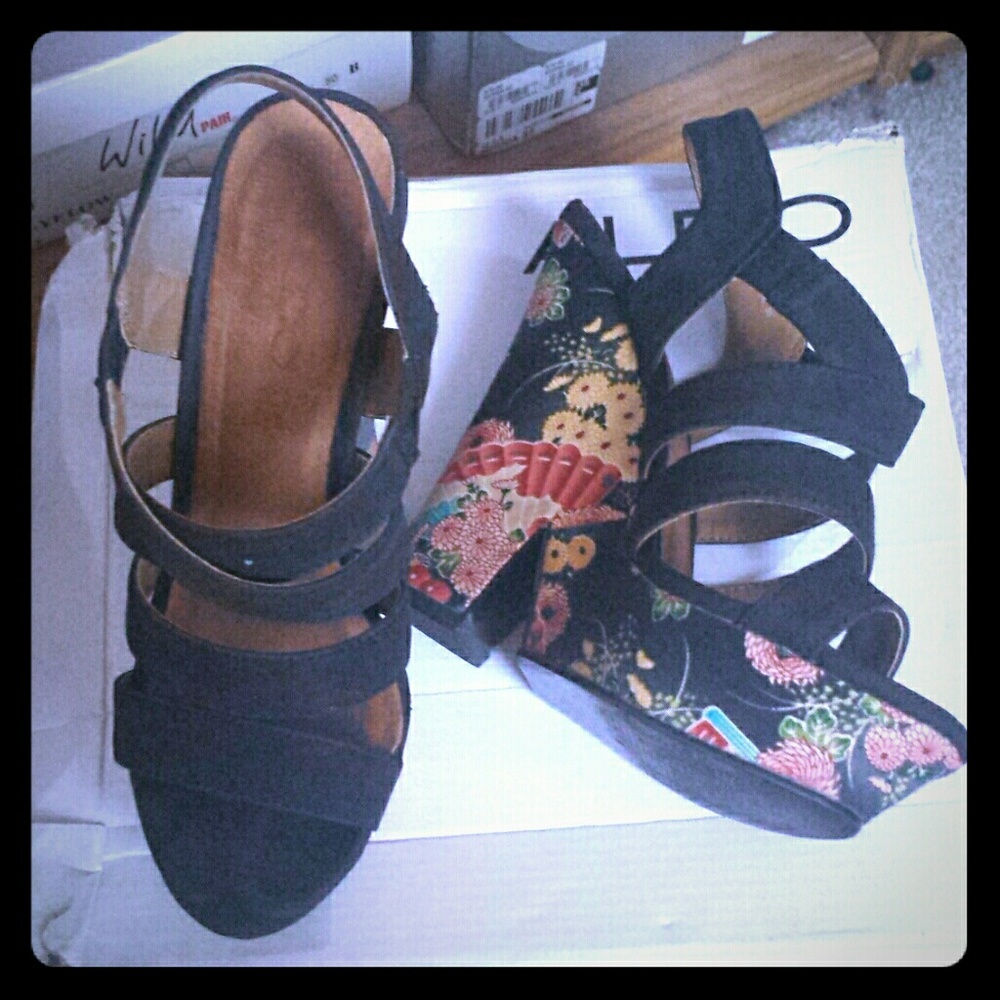 Aldo Shoes.Sz 5 Wedge sandals