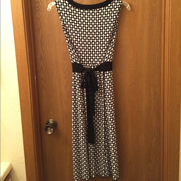 V neck Knee length dress - Picture 2 of 3