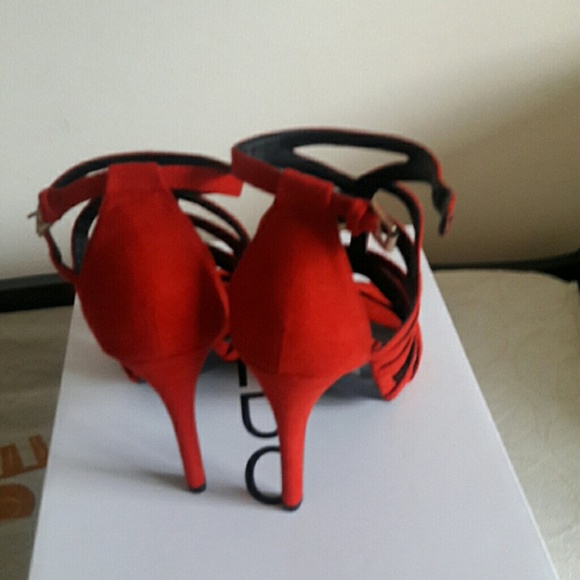 Shoes - Picture 1 of 4