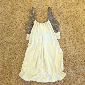 Size 6 Lululemon feminine top