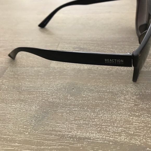 Kenneth Cole Reaction Mirrored Sunglasses Unisex - Picture 2 of 5