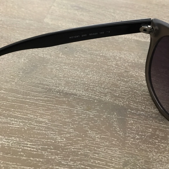 Kenneth Cole Reaction Mirrored Sunglasses Unisex - Picture 4 of 5