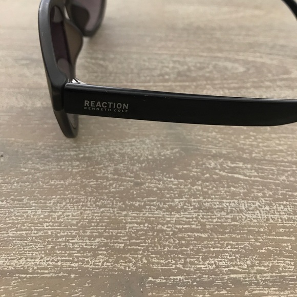 Kenneth Cole Reaction Mirrored Sunglasses Unisex - Picture 5 of 5