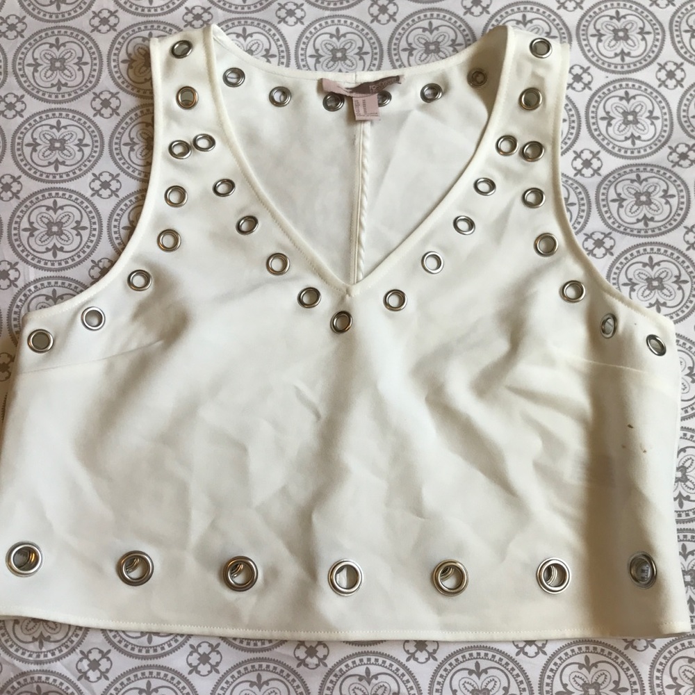 Grommet Detail V-Neck Crop Tank Blouse