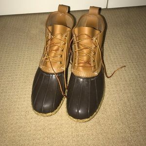 never worn L.L bean short duck boots size 13