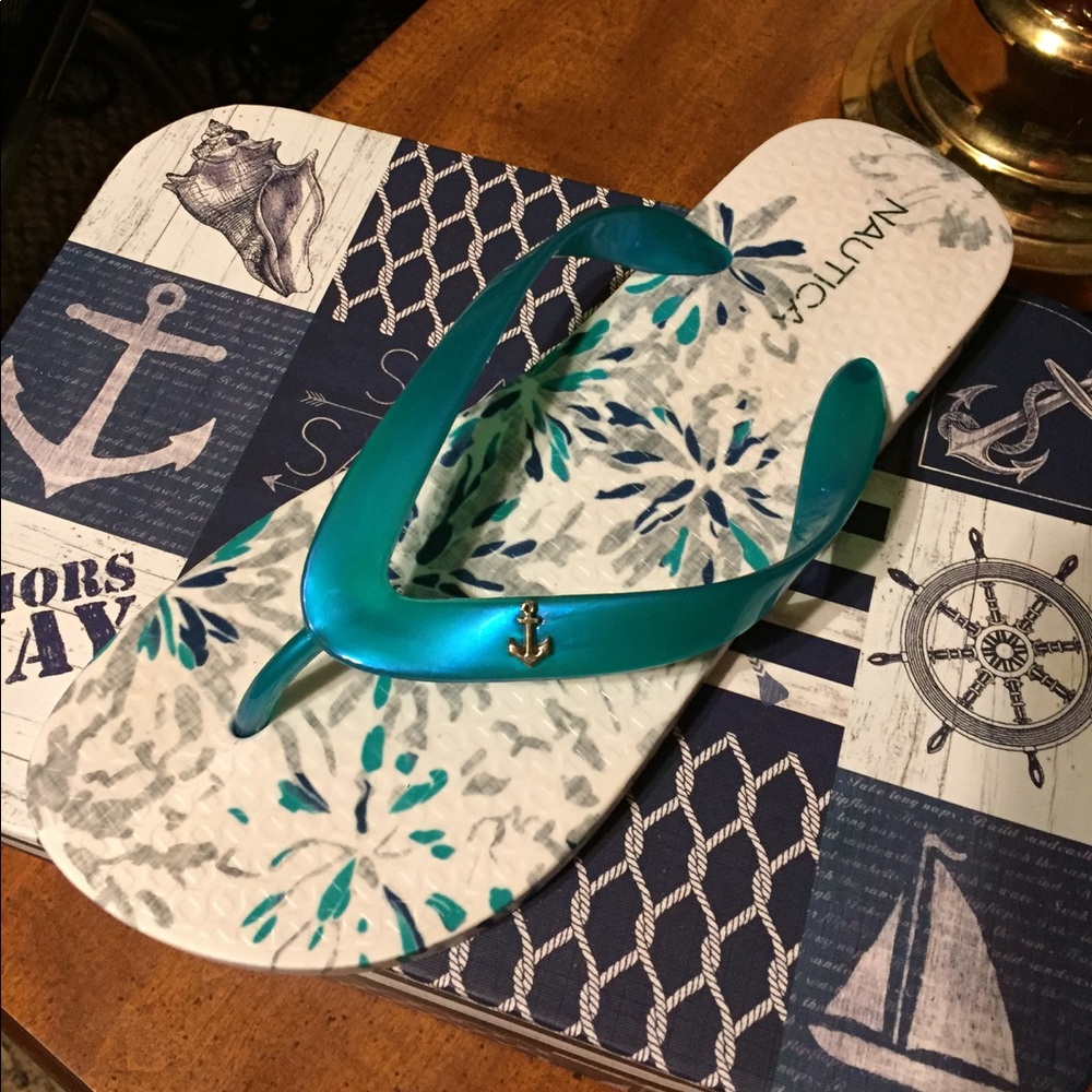 Flops - Picture 2 of 3