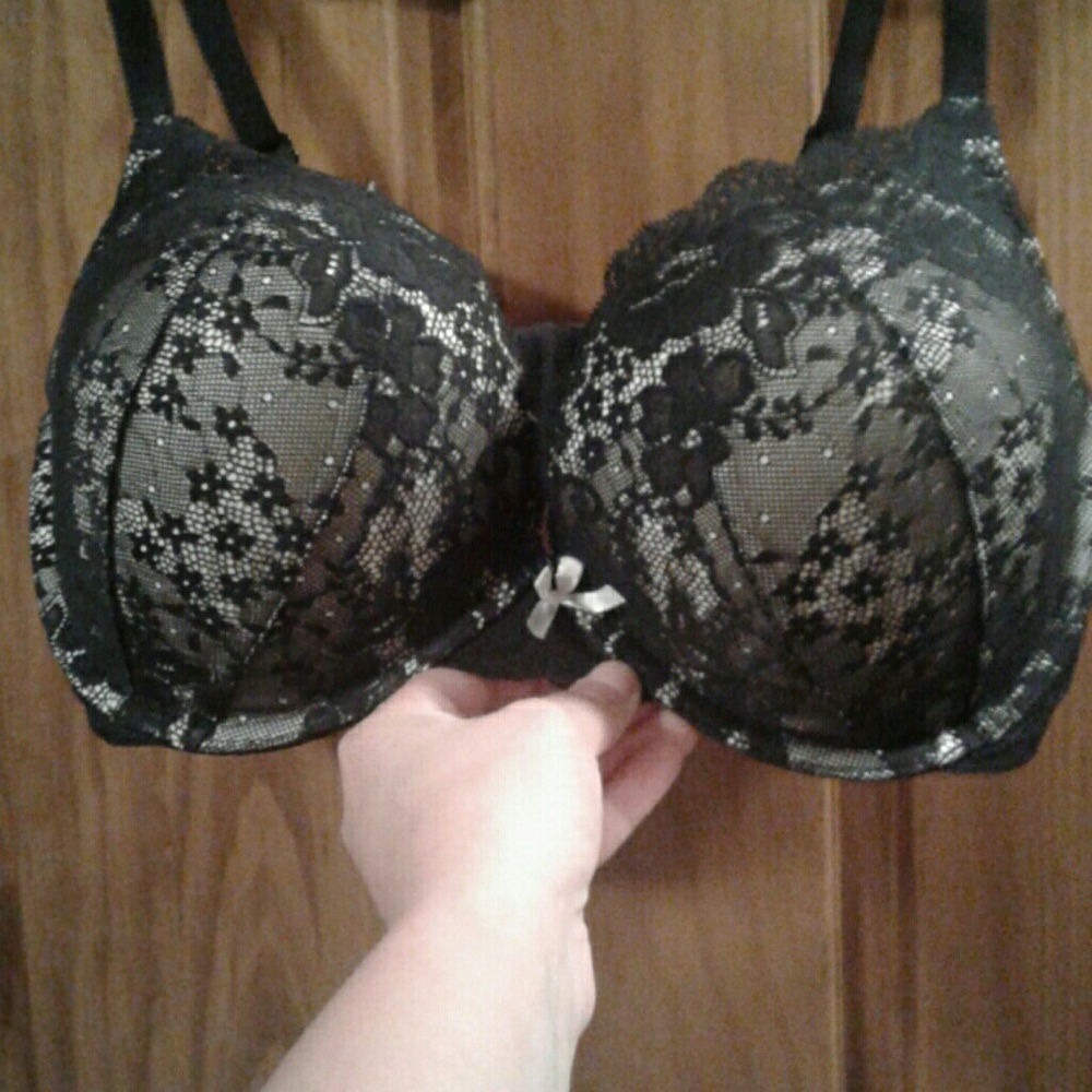 Black lace victorias secret bra 36D