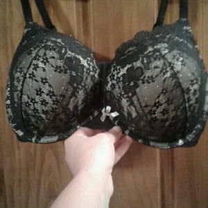 Black lace victorias secret bra 36D