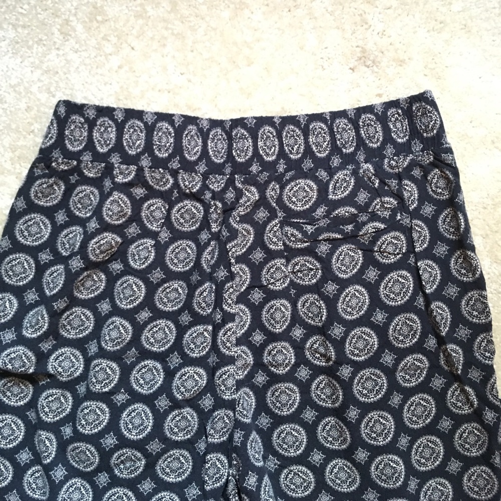 LAST CHANCE! Forever 21 patterned pants - Picture 2 of 3