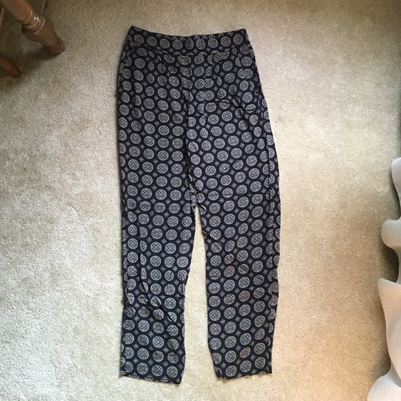 Forever 21 Pants - LAST CHANCE! Forever 21 patterned pants