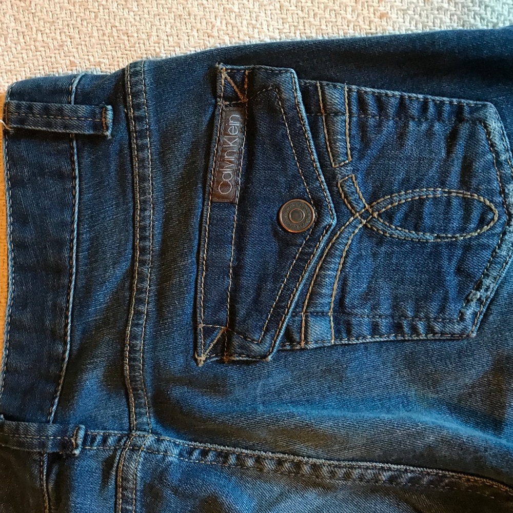 Calvin Klein Jeans size 28 (6) distressed dark - Picture 3 of 4