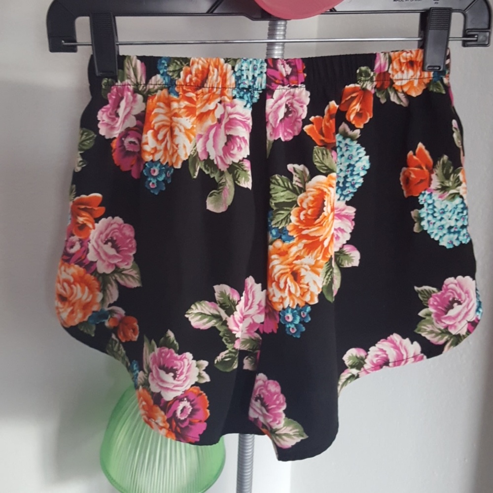 Loose fit Floral Print Shorts
