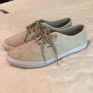 Vans cream and speckled sneaker 👟