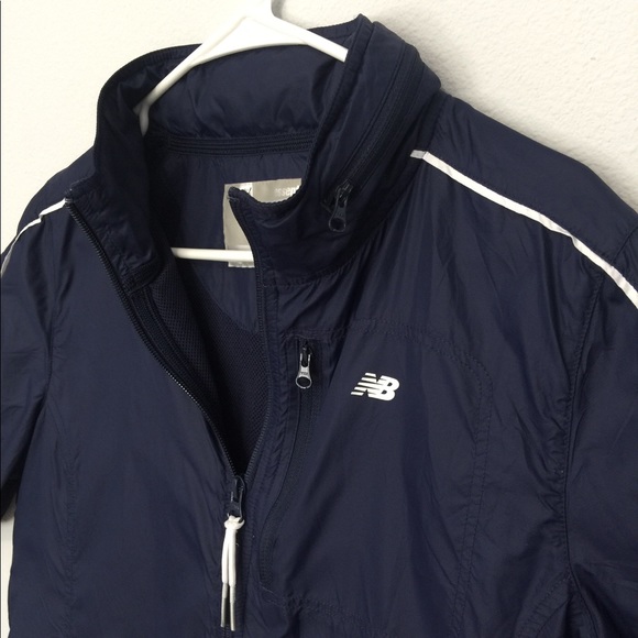 New Balance Nylon Essential Windbreaker - Picture 2 of 4