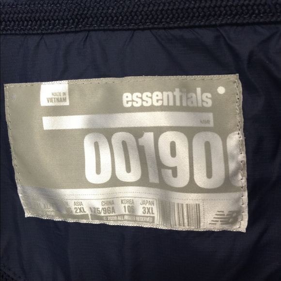 New Balance Nylon Essential Windbreaker - Picture 3 of 4