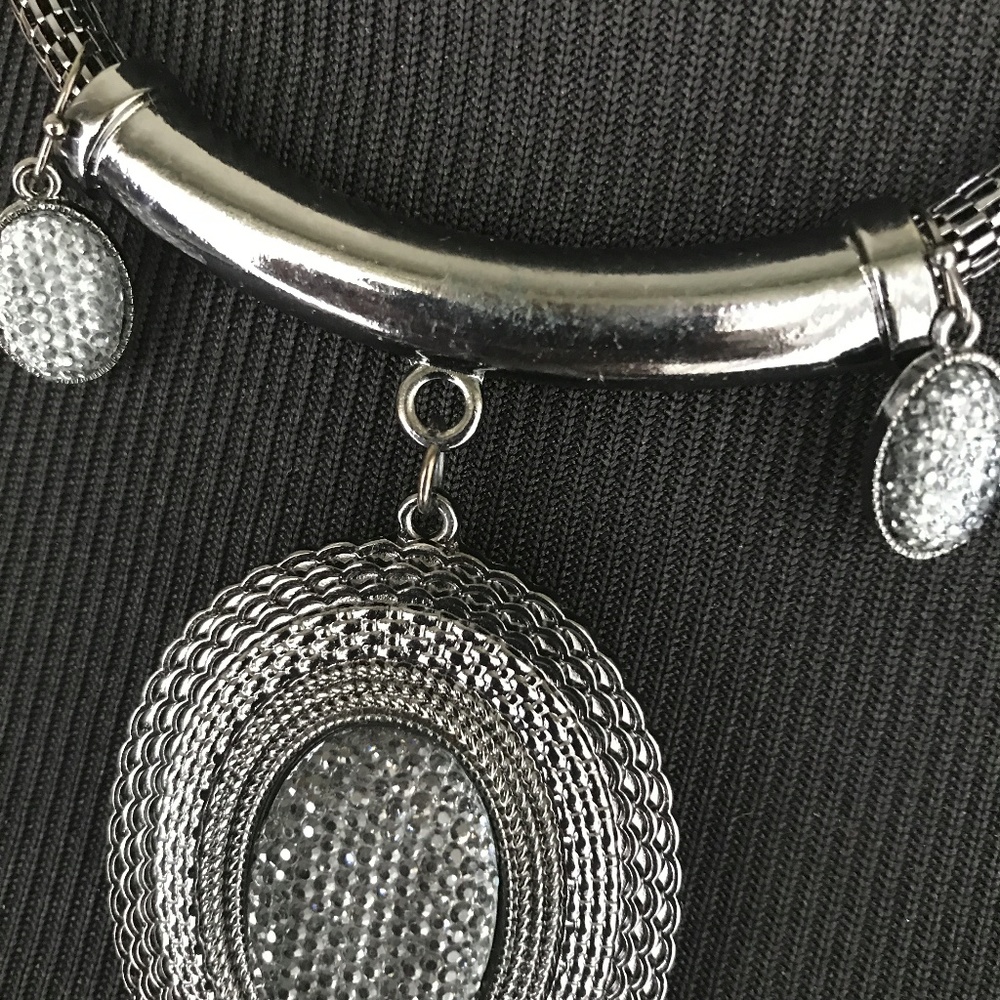FASHION NECKLACE - Picture 3 of 5
