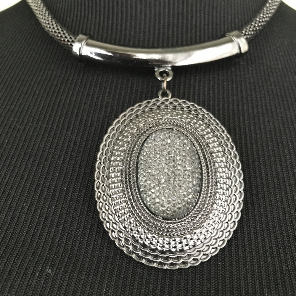 FASHION NECKLACE - Picture 2 of 5