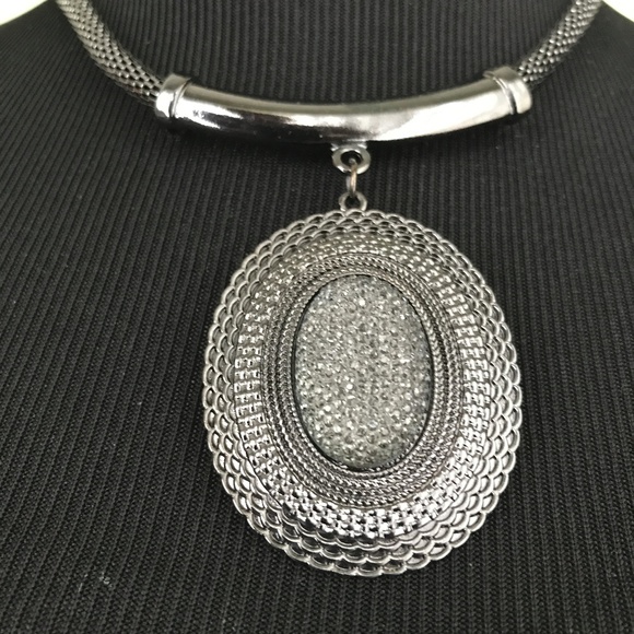 FASHION NECKLACE - Picture 2 of 5