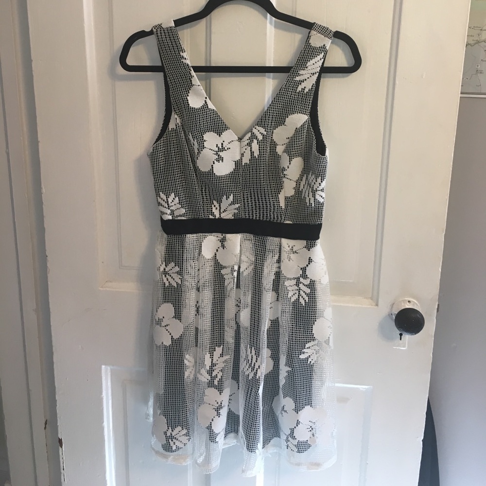 White/black lace floral dress