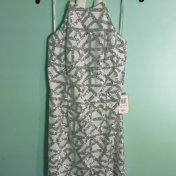 Formal dress - Picture 5 of 5