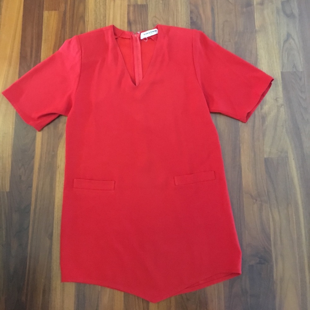 Vintage. Two front pockets and lightly padded.