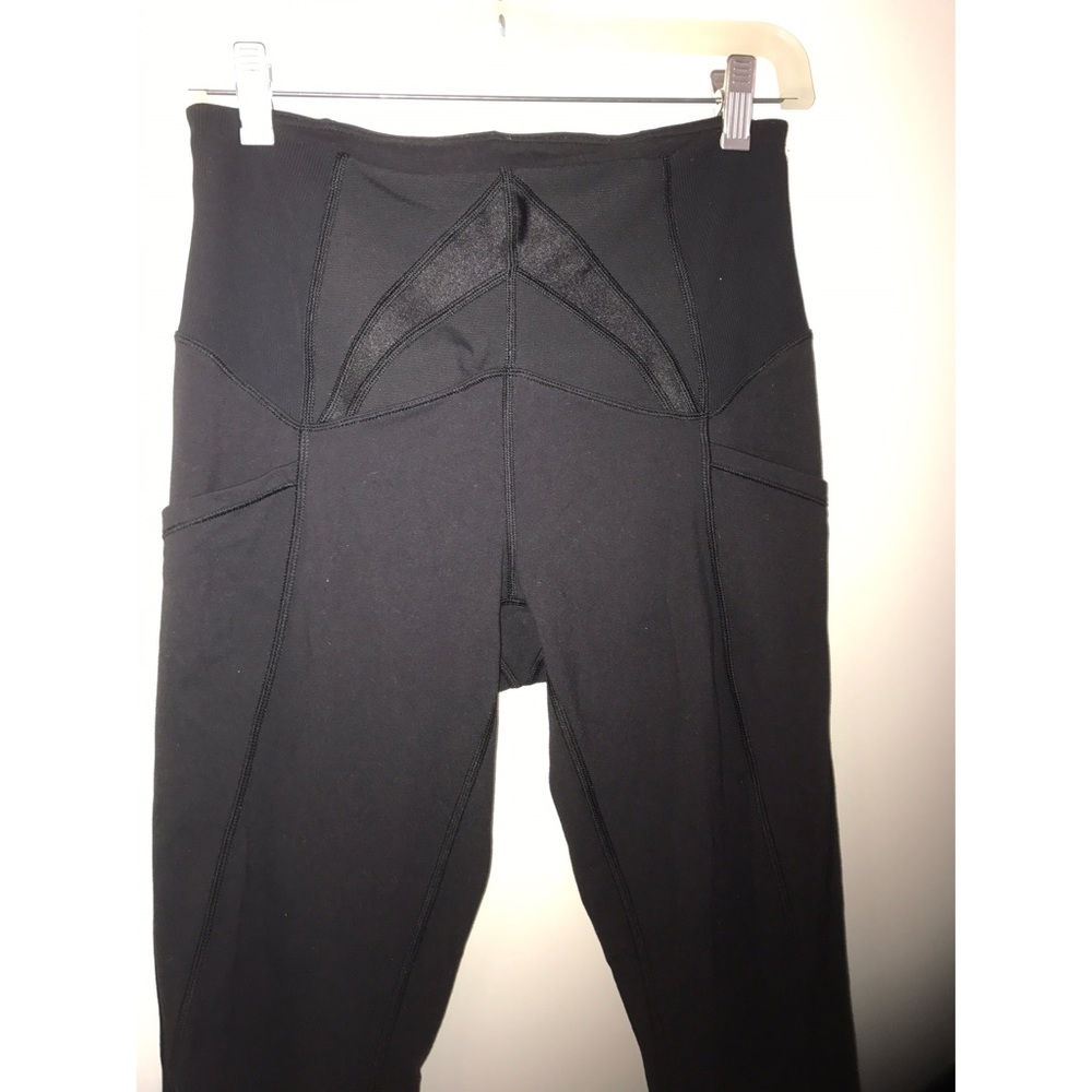 Lululemon 🍋 Black Leggings w. Side Pockets Size 8