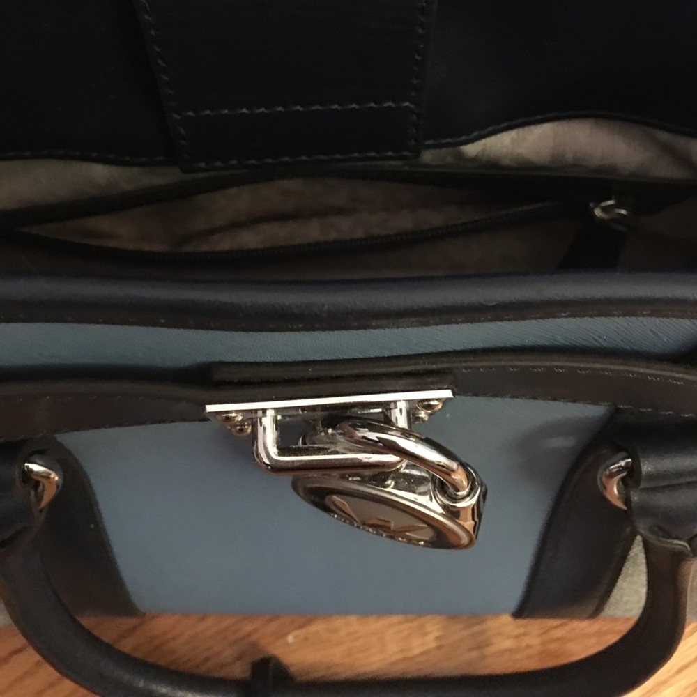 Authentic Michael Kors bag - Picture 3 of 5