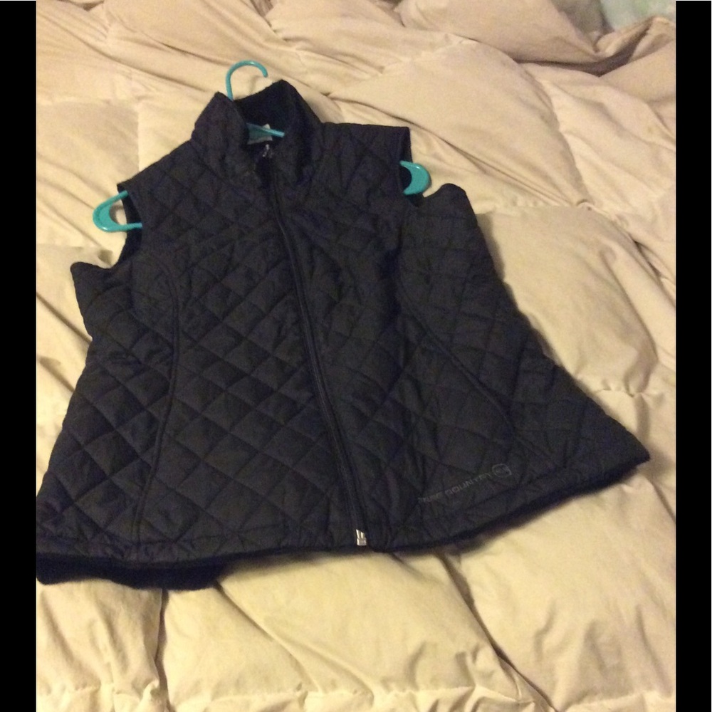 Black free country reversible vest