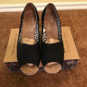 TOMS Canvas Wedge Black with Box